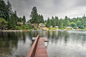 The Peacock House - Waterfront Home with Hot Tub!